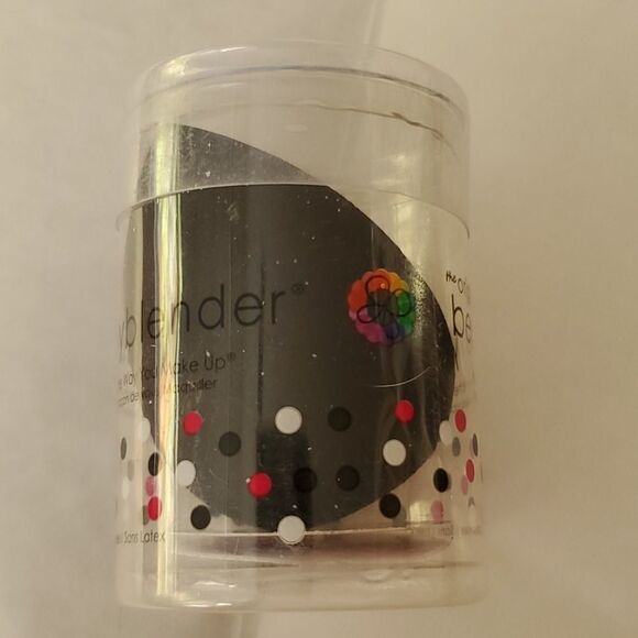 The Original Beauty Blender Sponge Applicator - Picture 3 of 5